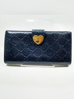 Black Gucci Guccissima leather continental wallet with heart-shaped clasp